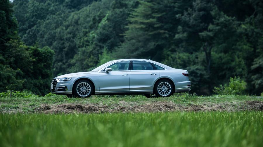  Audi A8 55 TFSI Quattro (D5) 2018 года  (JP) (фото 15 из 21)